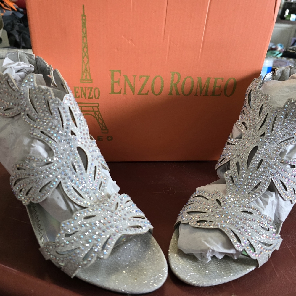 Size 9 Enzo Romeo shoes